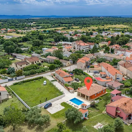 Martha Near Pula For 6 Persons With 30 M2 Private Pool - 3 Km From The