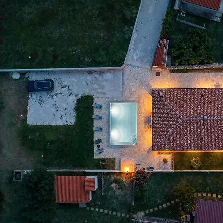 Villa Martha Near Pula For 6 Persons With 30 M2 Private Pool - 3 Km From The *