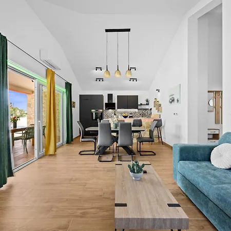Martha Near Pula For 6 Persons With 30 M2 Private Pool - 3 Km From The *