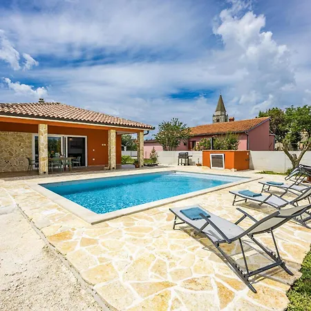 Martha Near Pula For 6 Persons With 30 M2 Private Pool - 3 Km From The Villa
