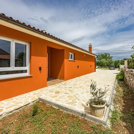 Villa Martha Near Pula For 6 Persons With 30 M2 Private Pool - 3 Km From The *